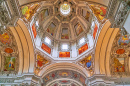 Interior barroco da Catedral de Salzburgo