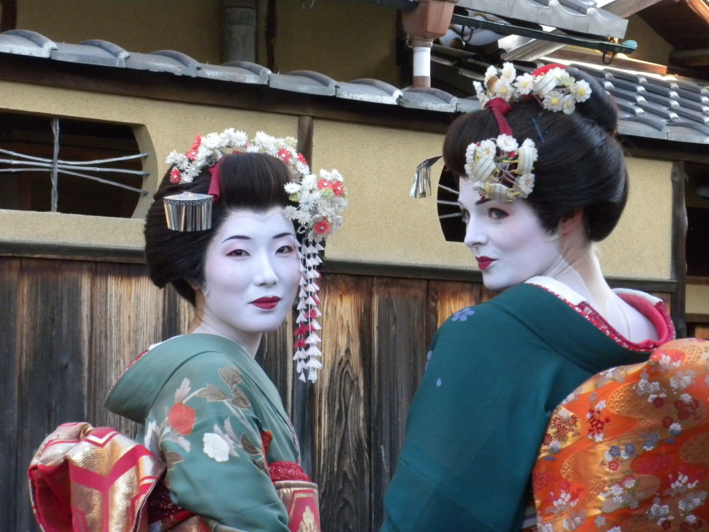 Geishas jigsaw puzzle in People puzzles on TheJigsawPuzzles.com