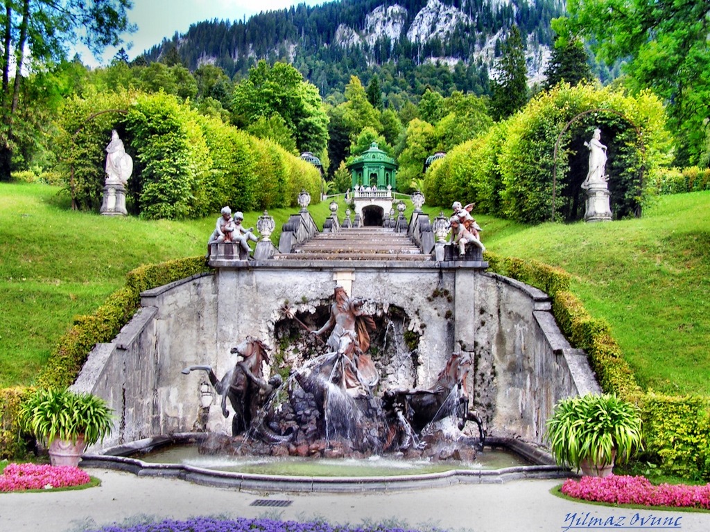 Schloss-Linderhof jigsaw puzzle in Puzzle of the Day puzzles on TheJigsawPuzzles.com