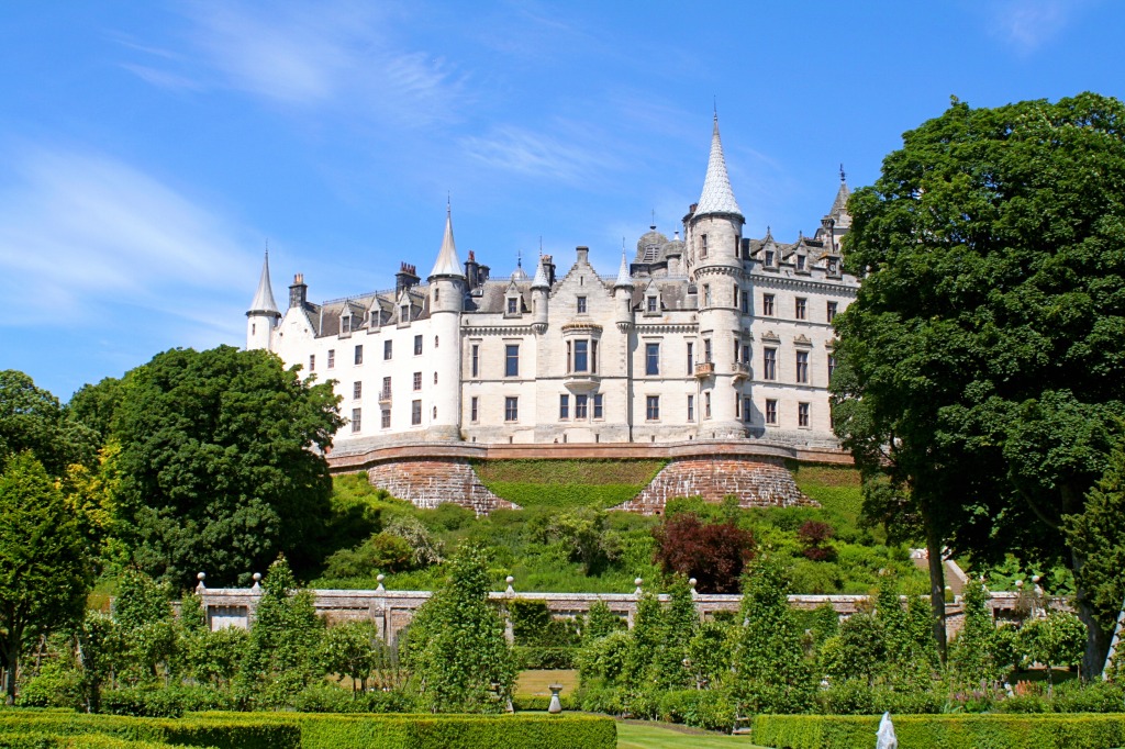 Dunrobin Castle jigsaw puzzle in Puzzle of the Day puzzles on TheJigsawPuzzles.com