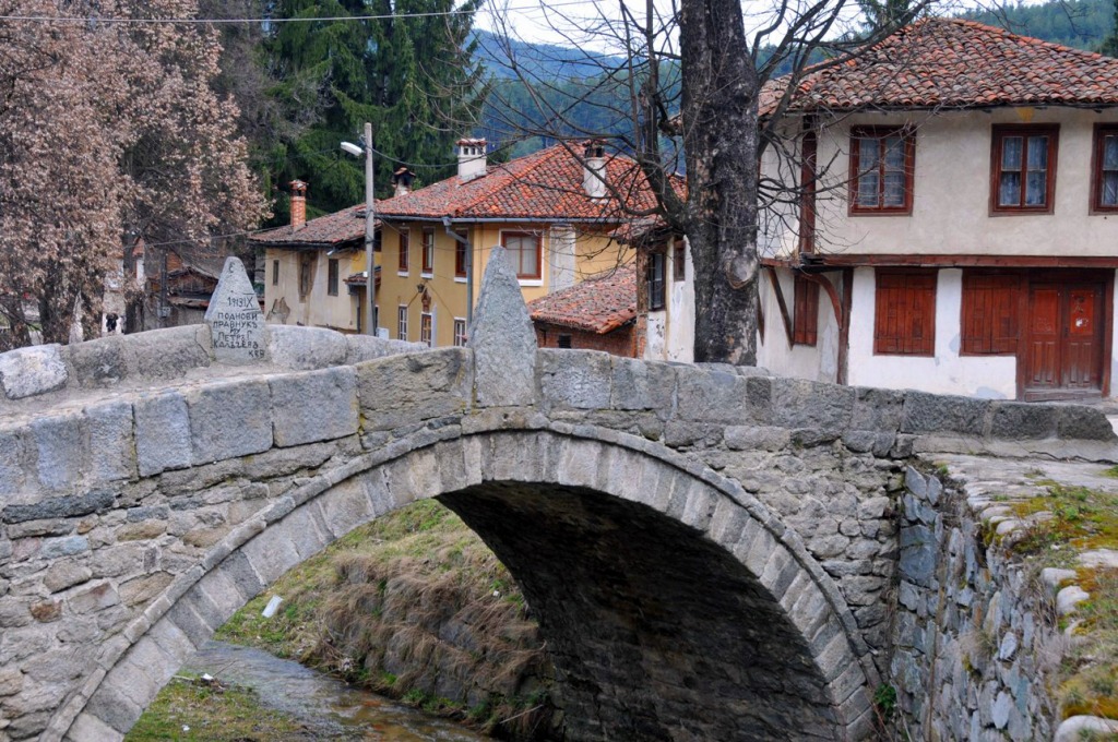 Ponte de Pedra em Koprivshtitsa, Bulgária jigsaw puzzle in Pontes puzzles on TheJigsawPuzzles.com