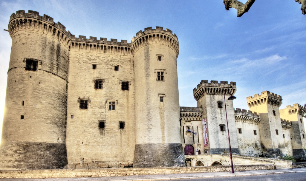Castle of Tarascon jigsaw puzzle in Châteaux puzzles on TheJigsawPuzzles.com