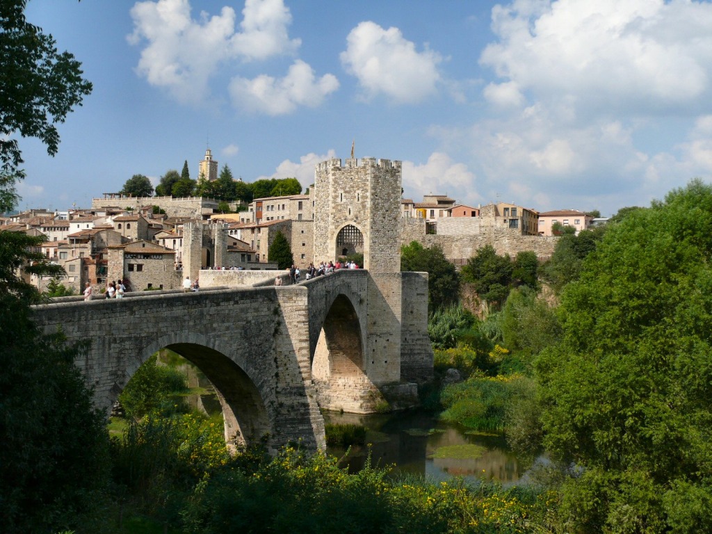 Besalù, Catalogne, Espagne jigsaw puzzle in Ponts puzzles on TheJigsawPuzzles.com