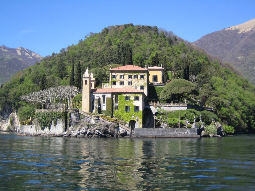 Villa on Como Lake jigsaw puzzle in Châteaux puzzles on TheJigsawPuzzles.com
