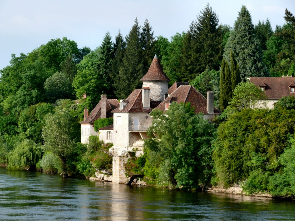 Dordogne Banks at Meyronne jigsaw puzzle in Castles puzzles on TheJigsawPuzzles.com
