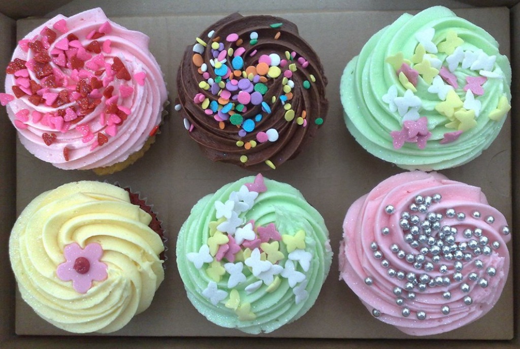 Cupcakes jigsaw puzzle in Food & Bakery puzzles on TheJigsawPuzzles.com