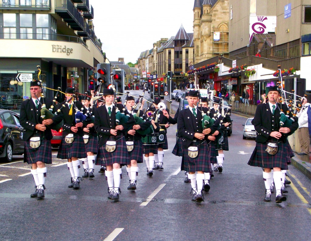 Northern Constabulary Pipe Band jigsaw puzzle in People puzzles on TheJigsawPuzzles.com