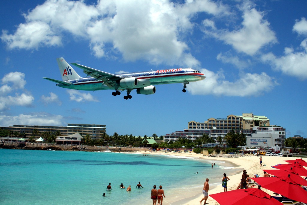 St. Martin Airport jigsaw puzzle in Puzzle of the Day puzzles on TheJigsawPuzzles.com