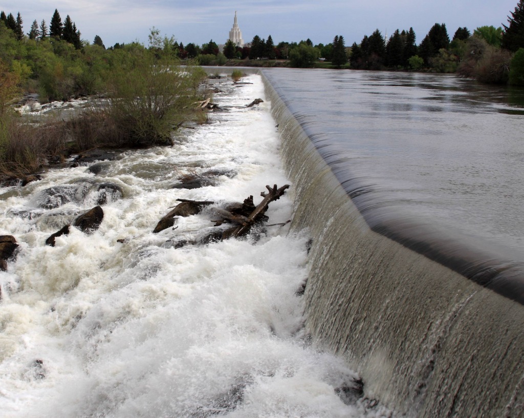 Idaho Falls and the Mormon Temple jigsaw puzzle in Waterfalls puzzles on TheJigsawPuzzles.com