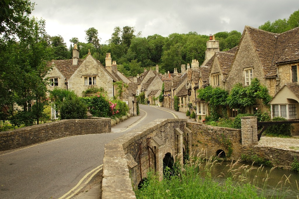 Castle Combe, England jigsaw puzzle in Straßenansicht puzzles on TheJigsawPuzzles.com