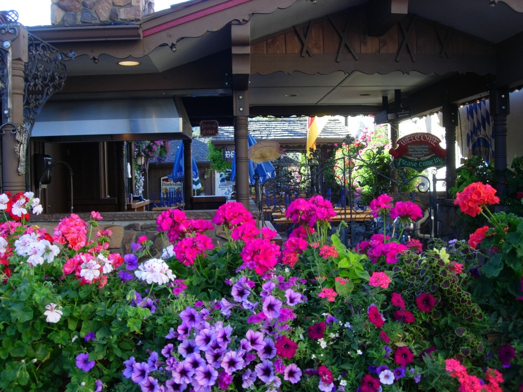 Leavenworth - The Bavarian Village jigsaw puzzle in Flowers puzzles on TheJigsawPuzzles.com