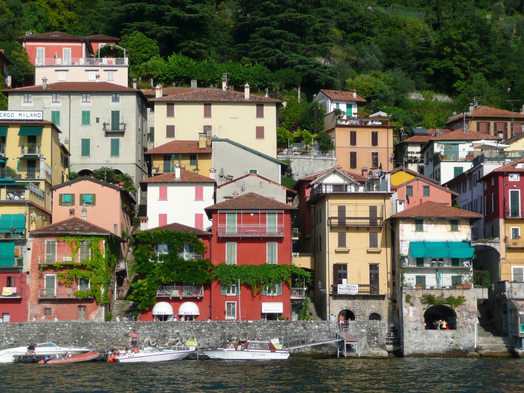 Varenna, Italie jigsaw puzzle in Paysages urbains puzzles on TheJigsawPuzzles.com