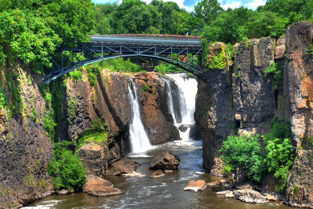 Paterson Falls jigsaw puzzle in Puzzle of the Day puzzles on TheJigsawPuzzles.com
