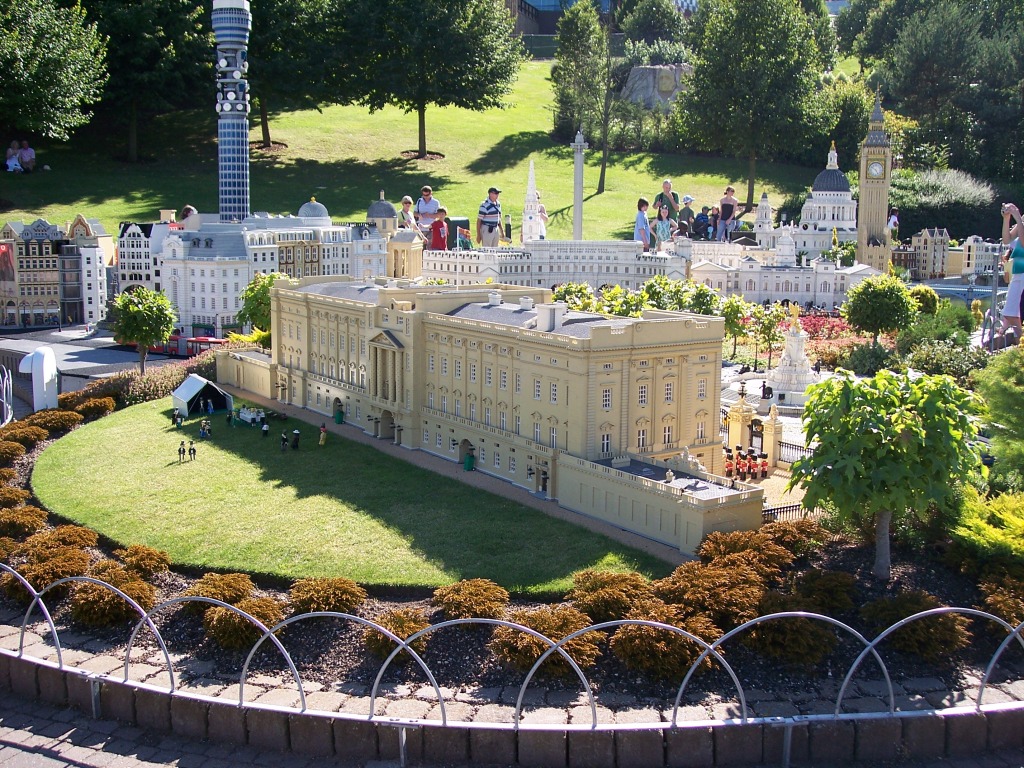 Legoland Windsor jigsaw puzzle in Châteaux puzzles on TheJigsawPuzzles.com