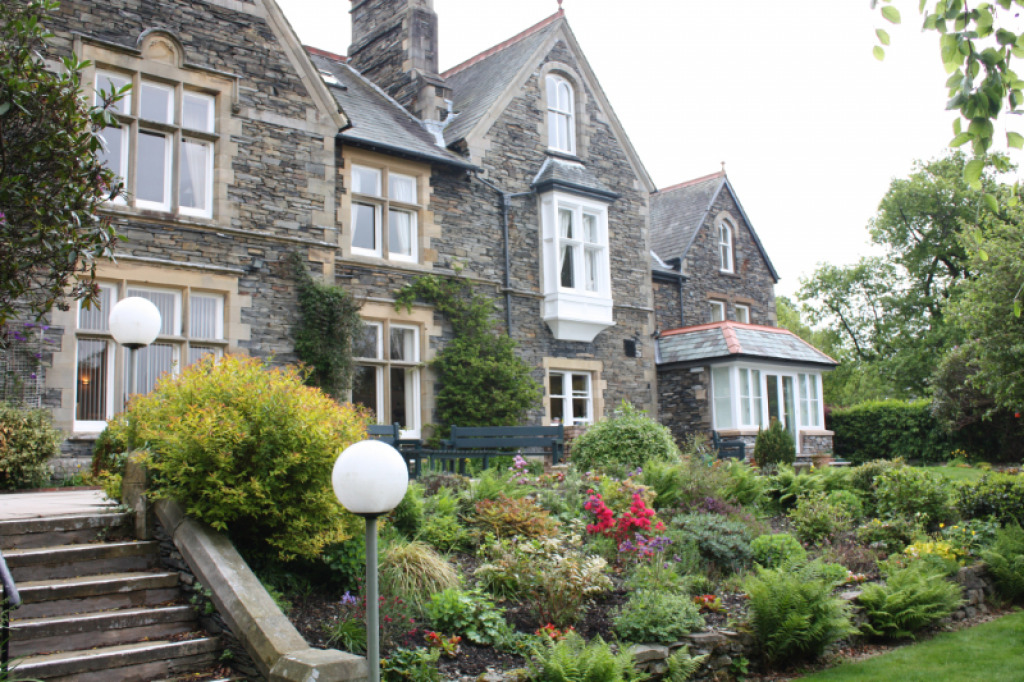 Windermere Centre {URC} jigsaw puzzle in Derek Corner puzzles on TheJigsawPuzzles.com