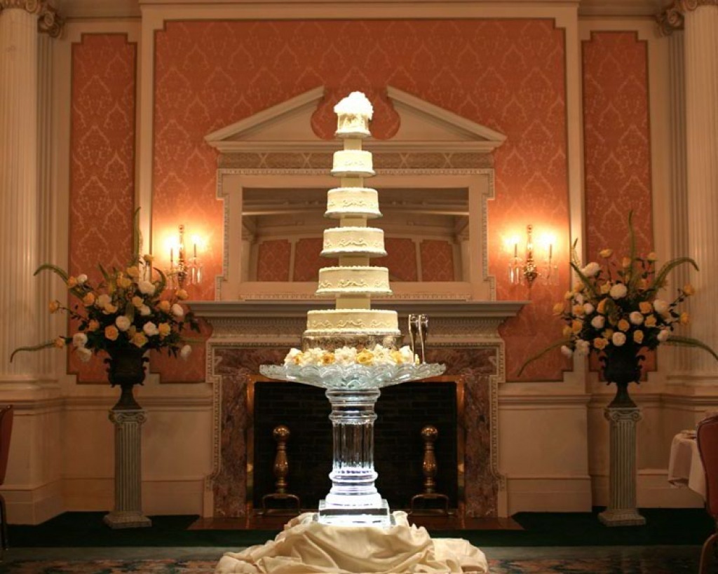 Le grand gâteau de mariage jigsaw puzzle in Nourriture et boulangerie puzzles on TheJigsawPuzzles.com