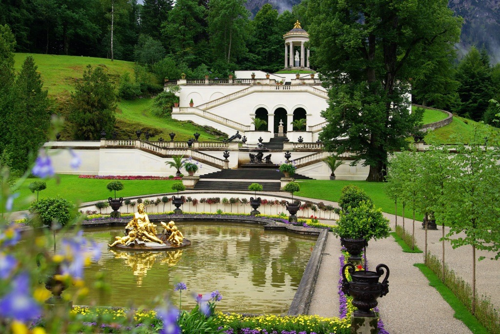 Gardens of Schloss Linderhof jigsaw puzzle in Castles puzzles on TheJigsawPuzzles.com