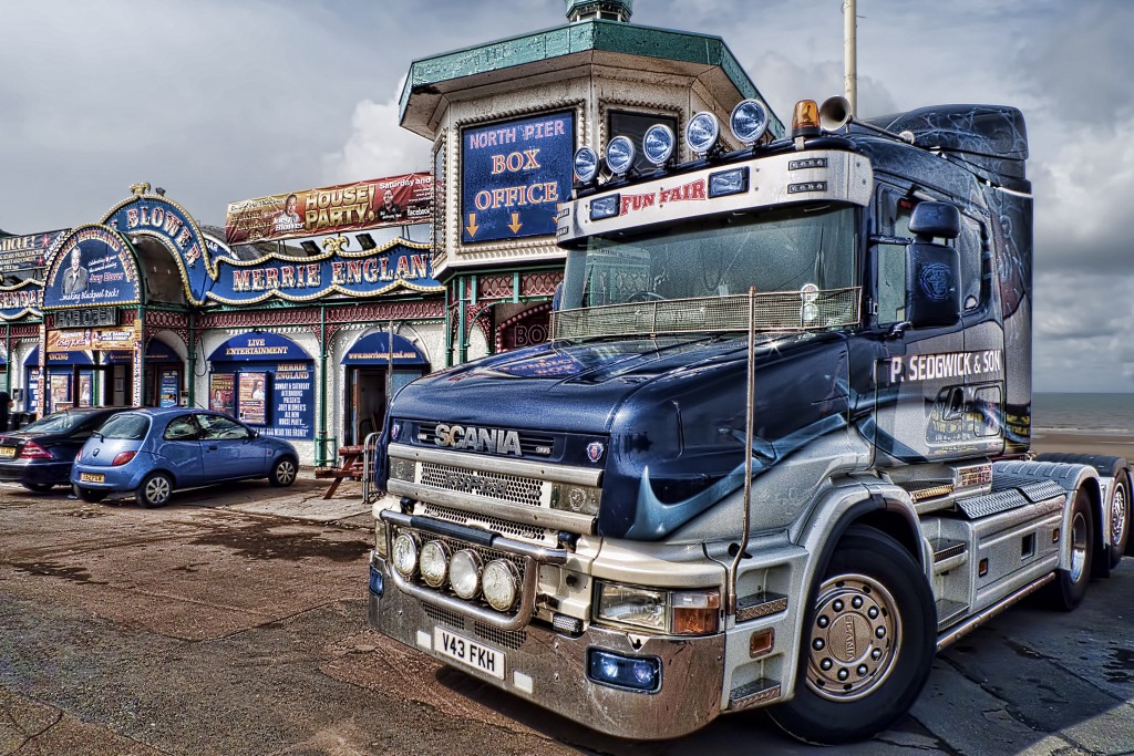 Camion Blackpool jigsaw puzzle in Voitures et Motos puzzles on TheJigsawPuzzles.com
