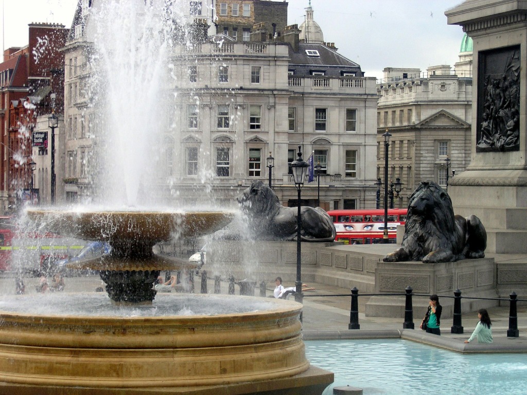 One of the Fountains in Trafalgar Square jigsaw puzzle in Street View puzzles on TheJigsawPuzzles.com