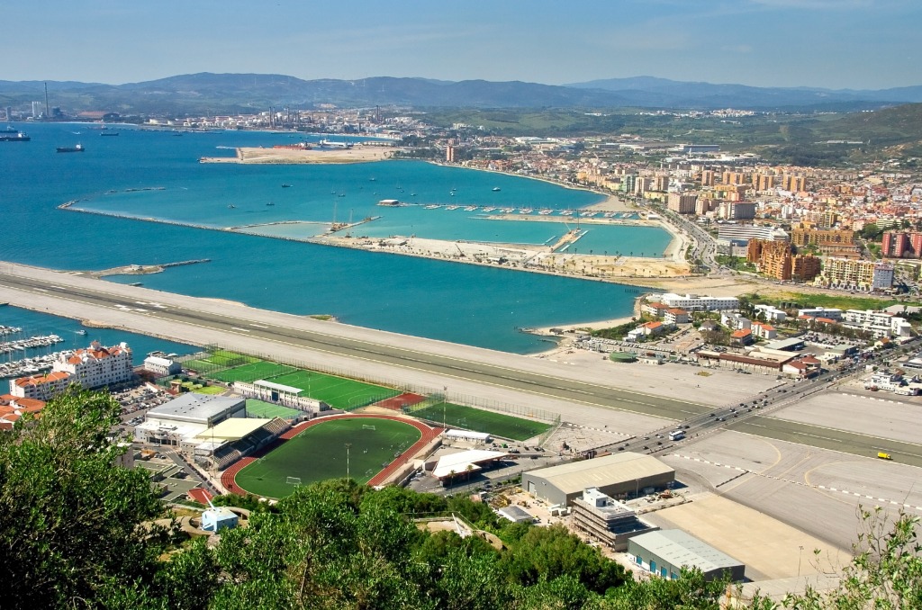 Gibraltar Airport / Main Highway jigsaw puzzle in Aviation puzzles on TheJigsawPuzzles.com