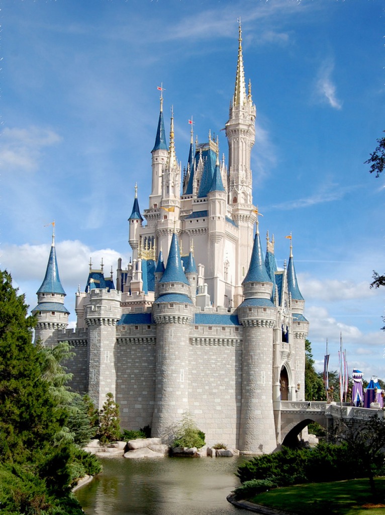 Disney's Magic Kingdom jigsaw puzzle in Castles puzzles on TheJigsawPuzzles.com