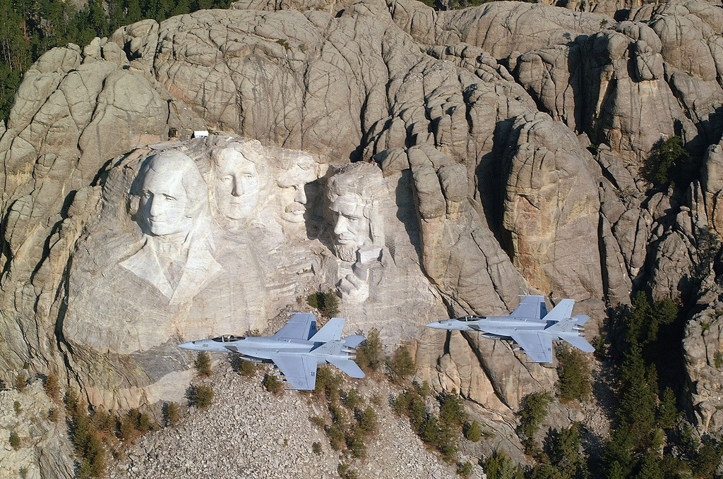 F/A-18 au Mont Rushmore jigsaw puzzle in Aviation puzzles on TheJigsawPuzzles.com