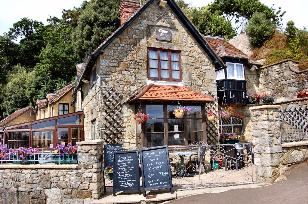 Le Chine Inn, Shanklin, Angleterre jigsaw puzzle in Paysages urbains puzzles on TheJigsawPuzzles.com