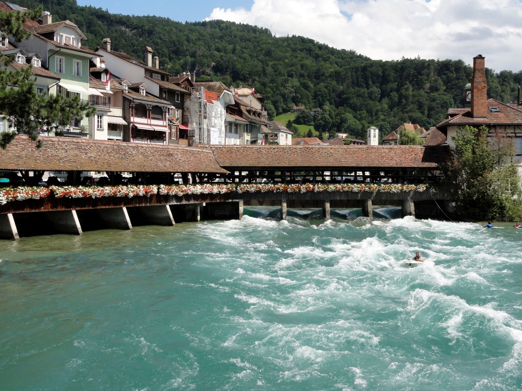 Holzbrücke in Thun, Schweiz jigsaw puzzle in Wasserfälle puzzles on TheJigsawPuzzles.com