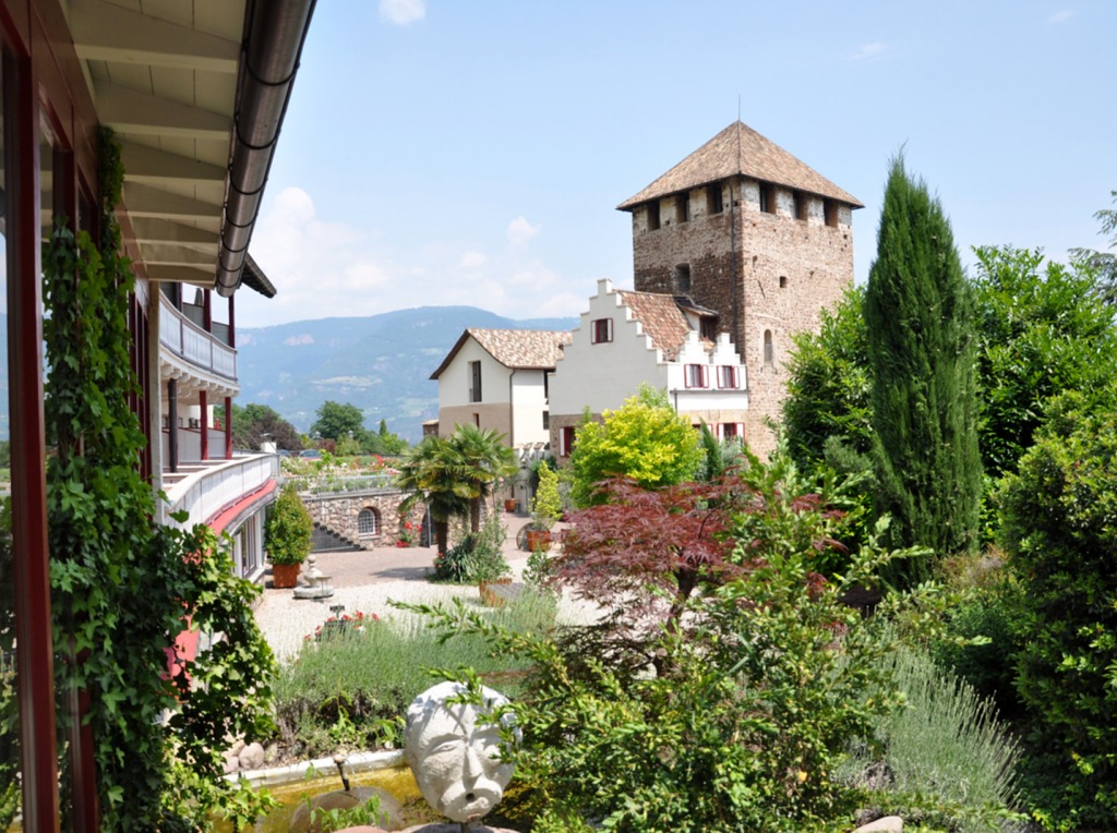 Schloss Korb, Italy jigsaw puzzle in Castles puzzles on TheJigsawPuzzles.com