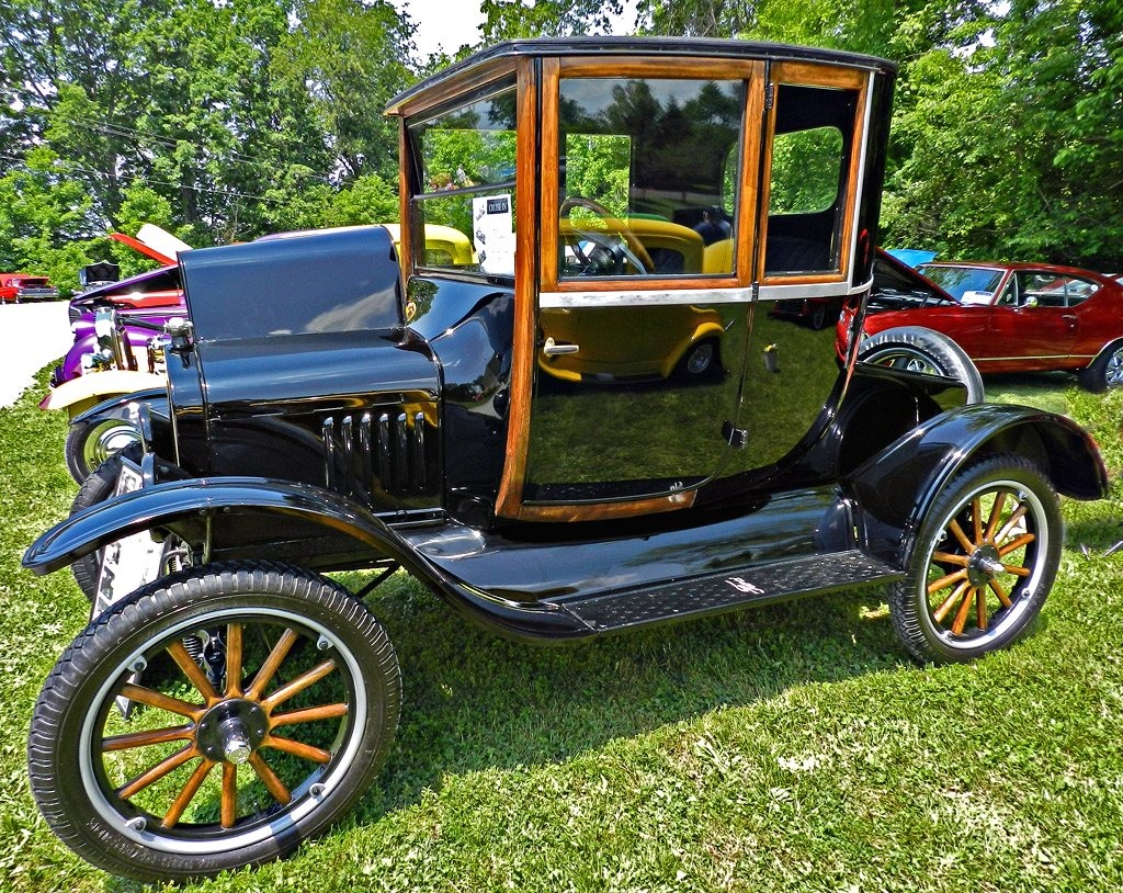 1921 Форд модель Т купе jigsaw puzzle in Автомобили и Мотоциклы puzzles on TheJigsawPuzzles.com