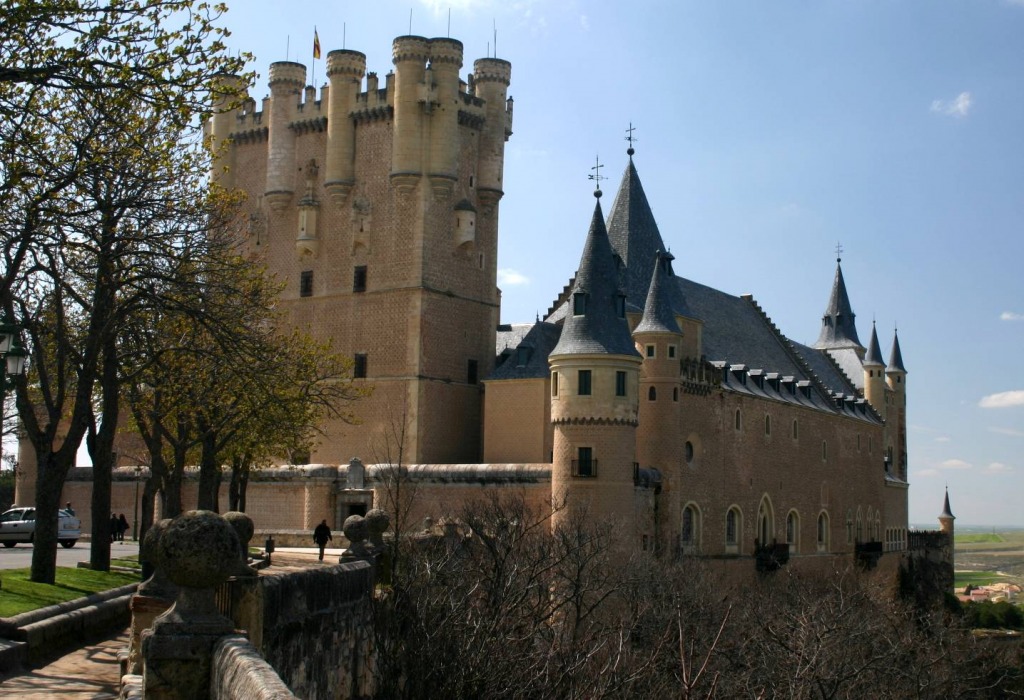 Castelo de Côco e Alcazar, Segovia, Espanha jigsaw puzzle in Castelos puzzles on TheJigsawPuzzles.com