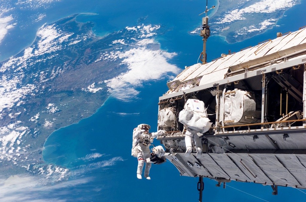 Construction of the International Space Station jigsaw puzzle in People puzzles on TheJigsawPuzzles.com