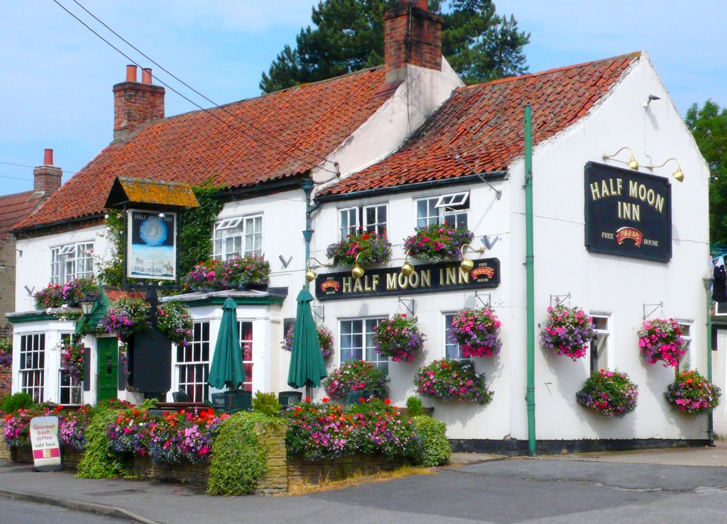 Le Half Moon, Willingham by Stow jigsaw puzzle in Fleurs puzzles on TheJigsawPuzzles.com