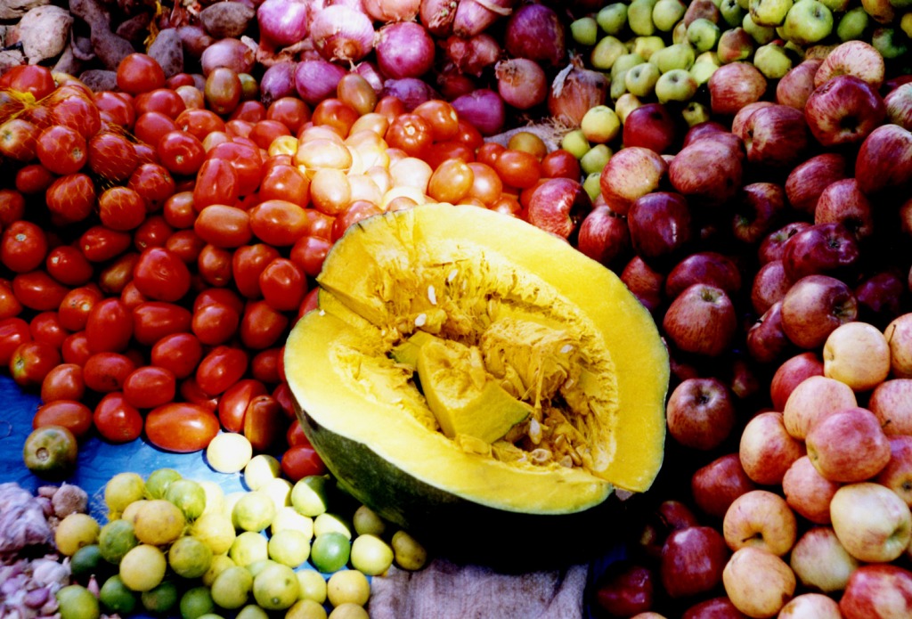 Produce Display in Peru jigsaw puzzle in Fruits & Veggies puzzles on TheJigsawPuzzles.com