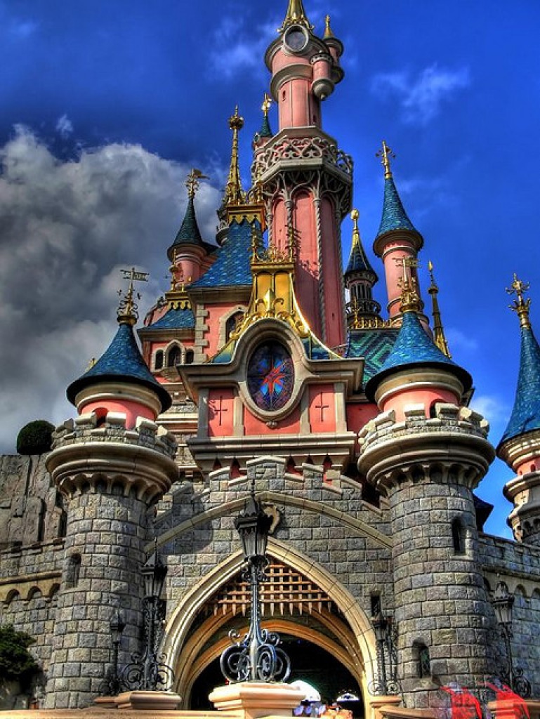 Disneyland Sleeping Beauty Castle jigsaw puzzle in Castles puzzles on TheJigsawPuzzles.com