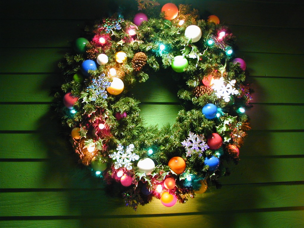 Lighted Wreath jigsaw puzzle in Christmas & New Year puzzles on TheJigsawPuzzles.com