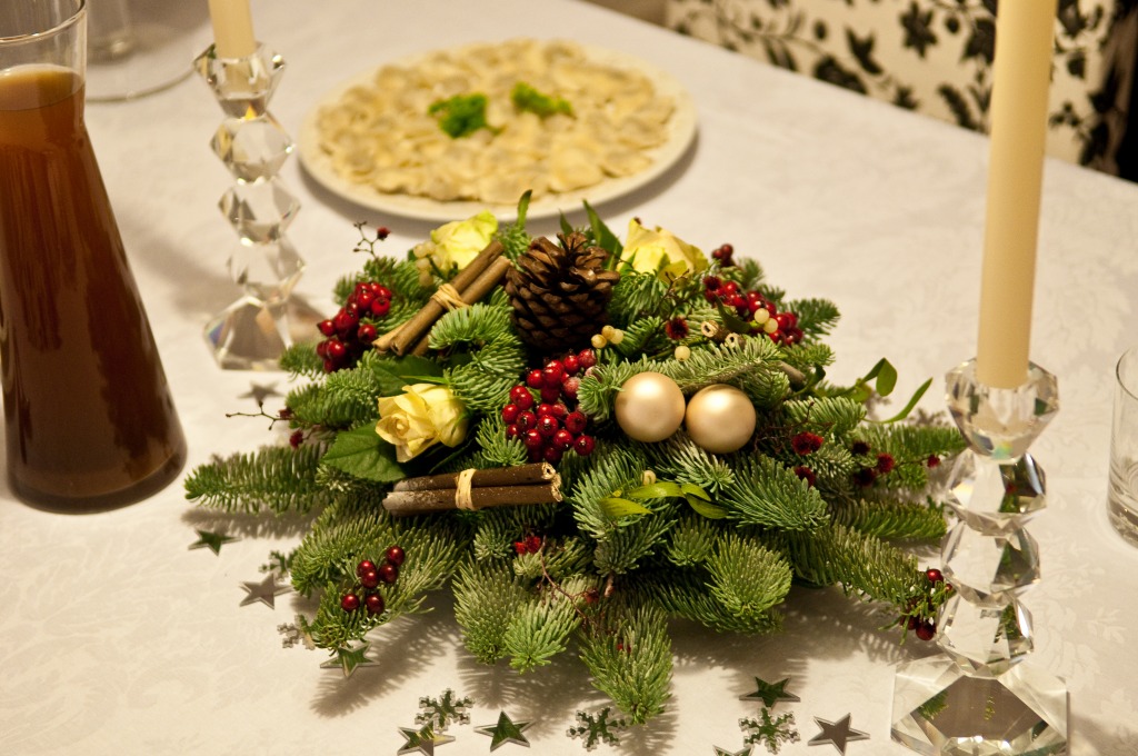 Christmas Table Decoration jigsaw puzzle in Christmas & New Year puzzles on TheJigsawPuzzles.com