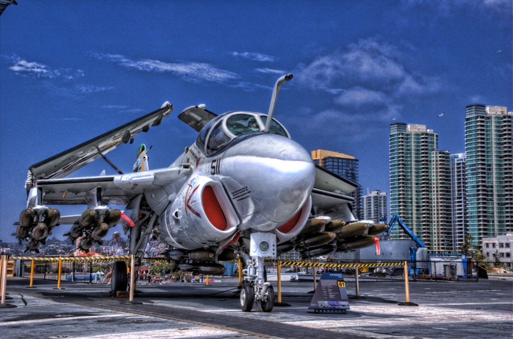 A-6 Intruder sur le USS Midway jigsaw puzzle in Aviation puzzles on TheJigsawPuzzles.com