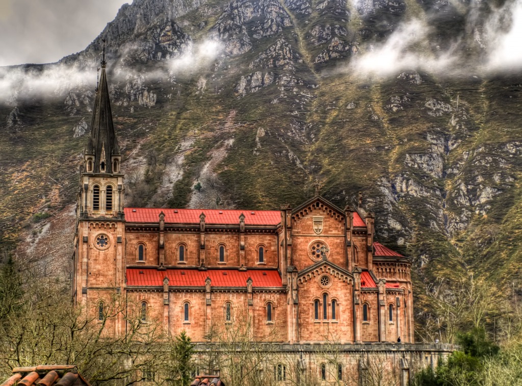 Covadonga, Asturies, Espagne jigsaw puzzle in Châteaux puzzles on TheJigsawPuzzles.com