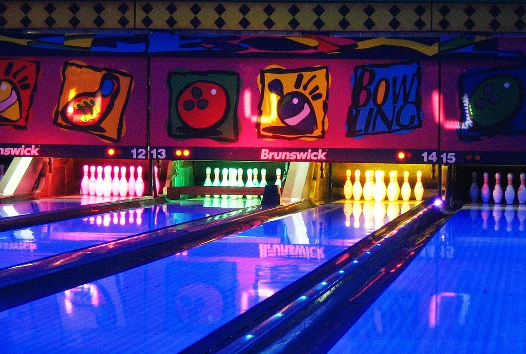 Bowling jigsaw puzzle in Пазл дня puzzles on TheJigsawPuzzles.com