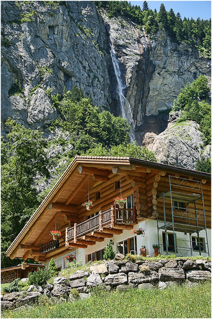 Chalé Alpino, Lauterbrunnen jigsaw puzzle in Cachoeiras puzzles on TheJigsawPuzzles.com