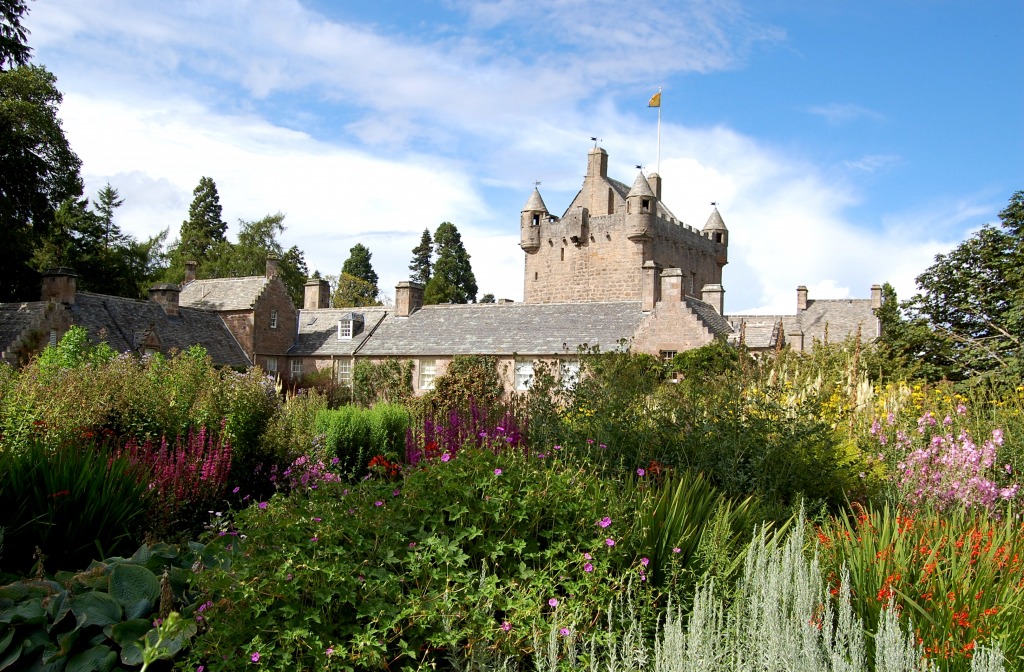 Castelo de Cawdor, Escócia jigsaw puzzle in Castelos puzzles on TheJigsawPuzzles.com
