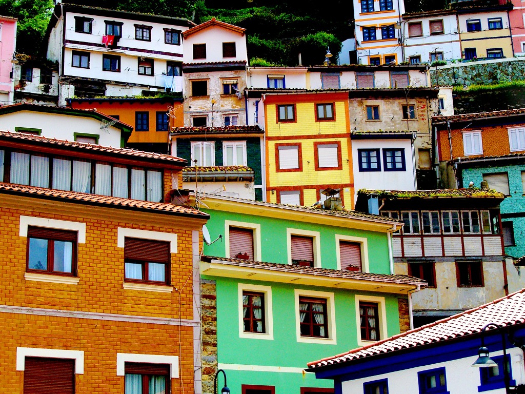 Häuser von Cudillero, Spanien jigsaw puzzle in Straßenansicht puzzles on TheJigsawPuzzles.com