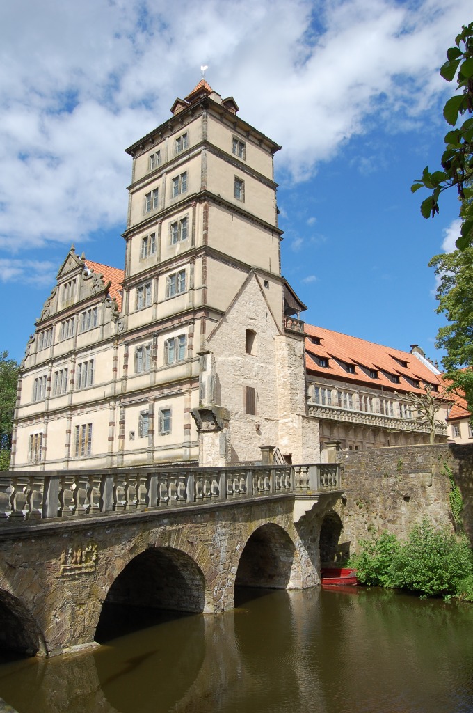 Castelo de Brake, Lemgo, Alemanha jigsaw puzzle in Pontes puzzles on TheJigsawPuzzles.com