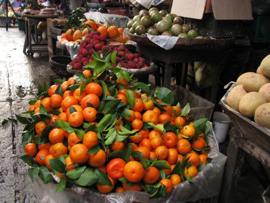 Orangen und Obst auf dem Markt in Vietnam jigsaw puzzle in Obst & Gemüse puzzles on TheJigsawPuzzles.com