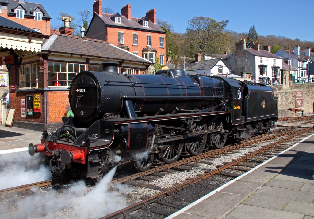 Llangollen Railway Station, Wales jigsaw puzzle in Puzzle of the Day puzzles on TheJigsawPuzzles.com