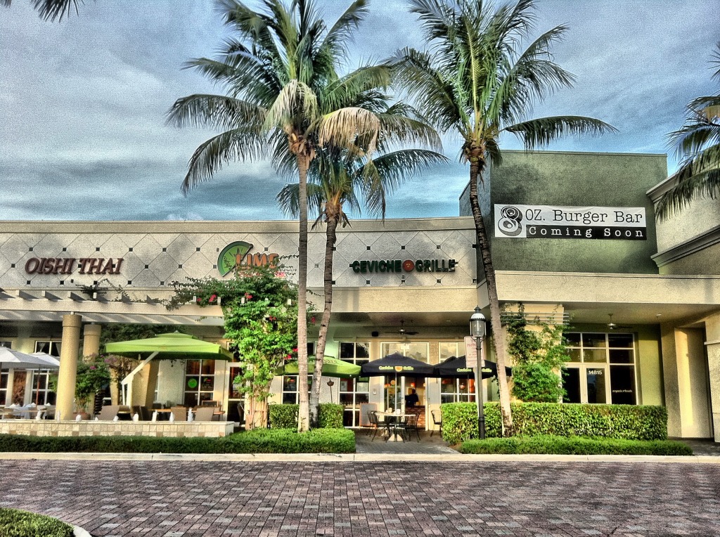 8 Oz Burger Bar North Miami jigsaw puzzle in Paysages urbains puzzles on TheJigsawPuzzles.com
