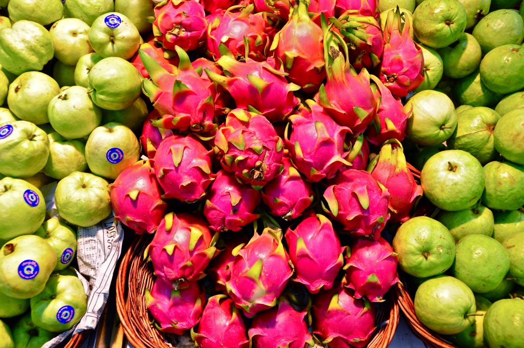 Dragon Fruits in the Middle jigsaw puzzle in Fruits & Veggies puzzles on TheJigsawPuzzles.com