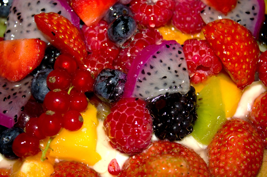 Früchte, Beeren & Sahne - ein köstliches Dessert jigsaw puzzle in Obst & Gemüse puzzles on TheJigsawPuzzles.com