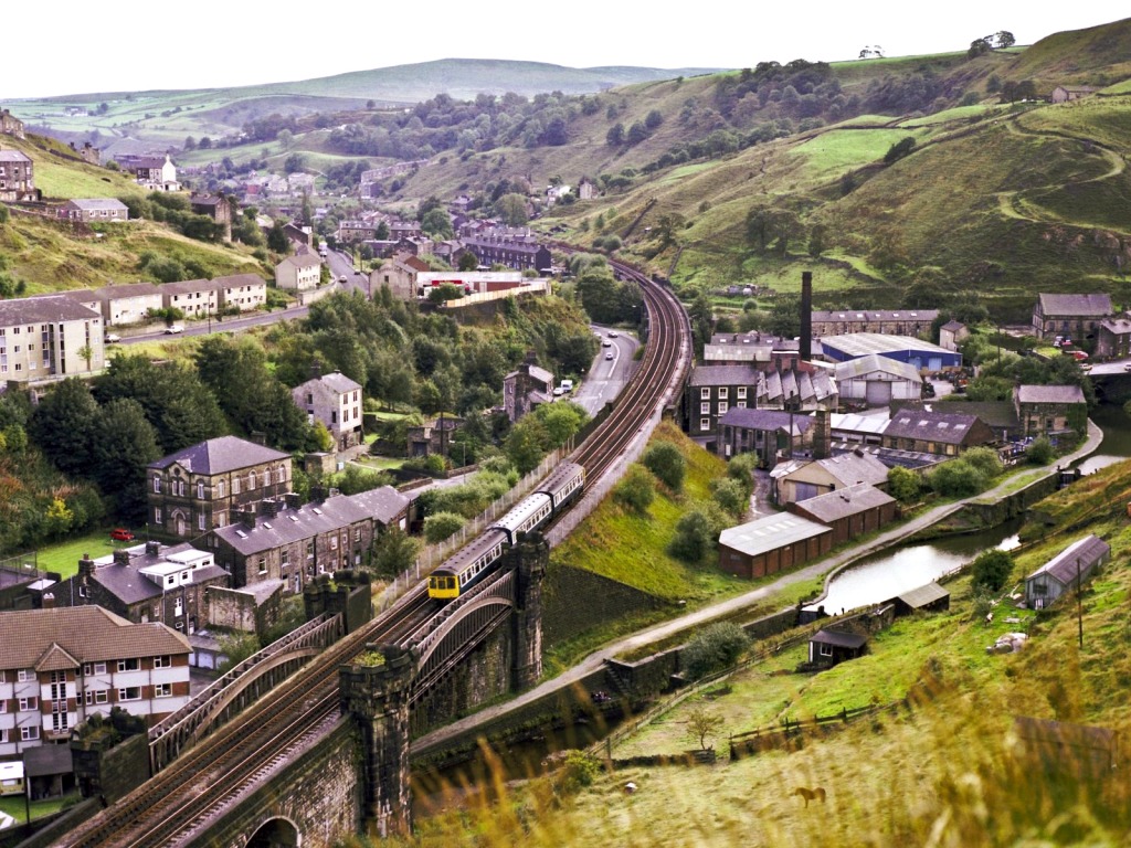Crossing the Viaduct in Todmorden, England jigsaw puzzle in Bridges puzzles on TheJigsawPuzzles.com